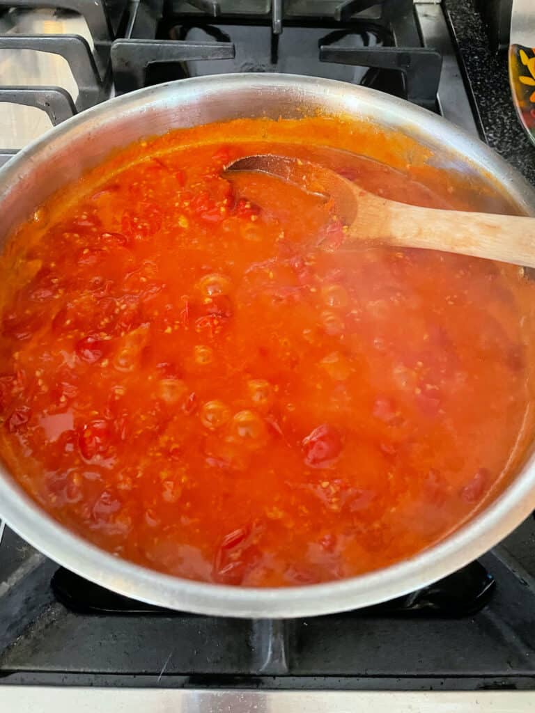 bubbling pasta sauce