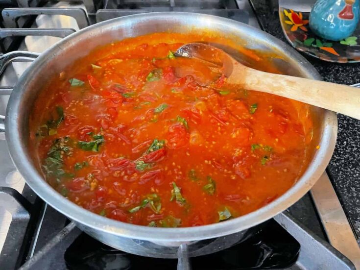 tomato sauce with basil